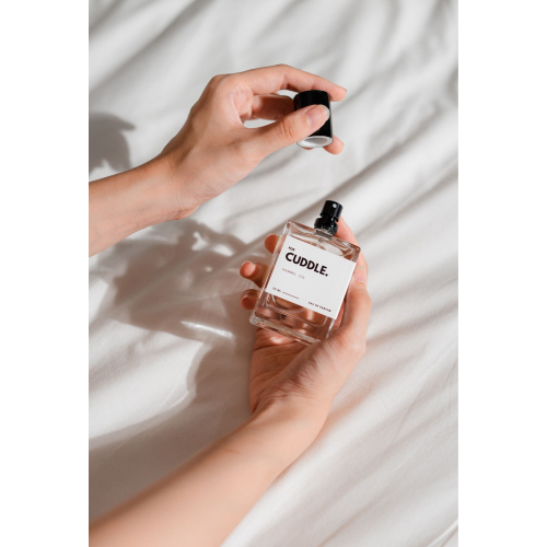 Parfum Cuddle dari Scentica untuk Unisex dengan aroma 
