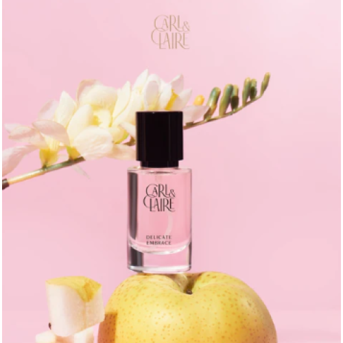Parfum Delicate Embrace dari Carl & Claire untuk Wanita dengan aroma 